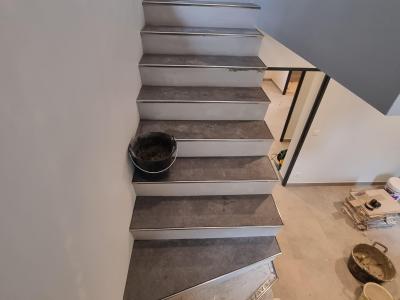 Finition carrelage escalier intérieur